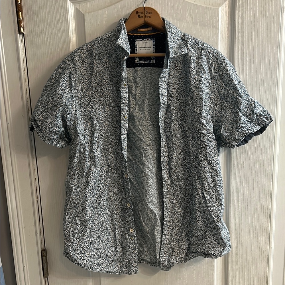 Denim and flower Men’s floral button-down T-shirt